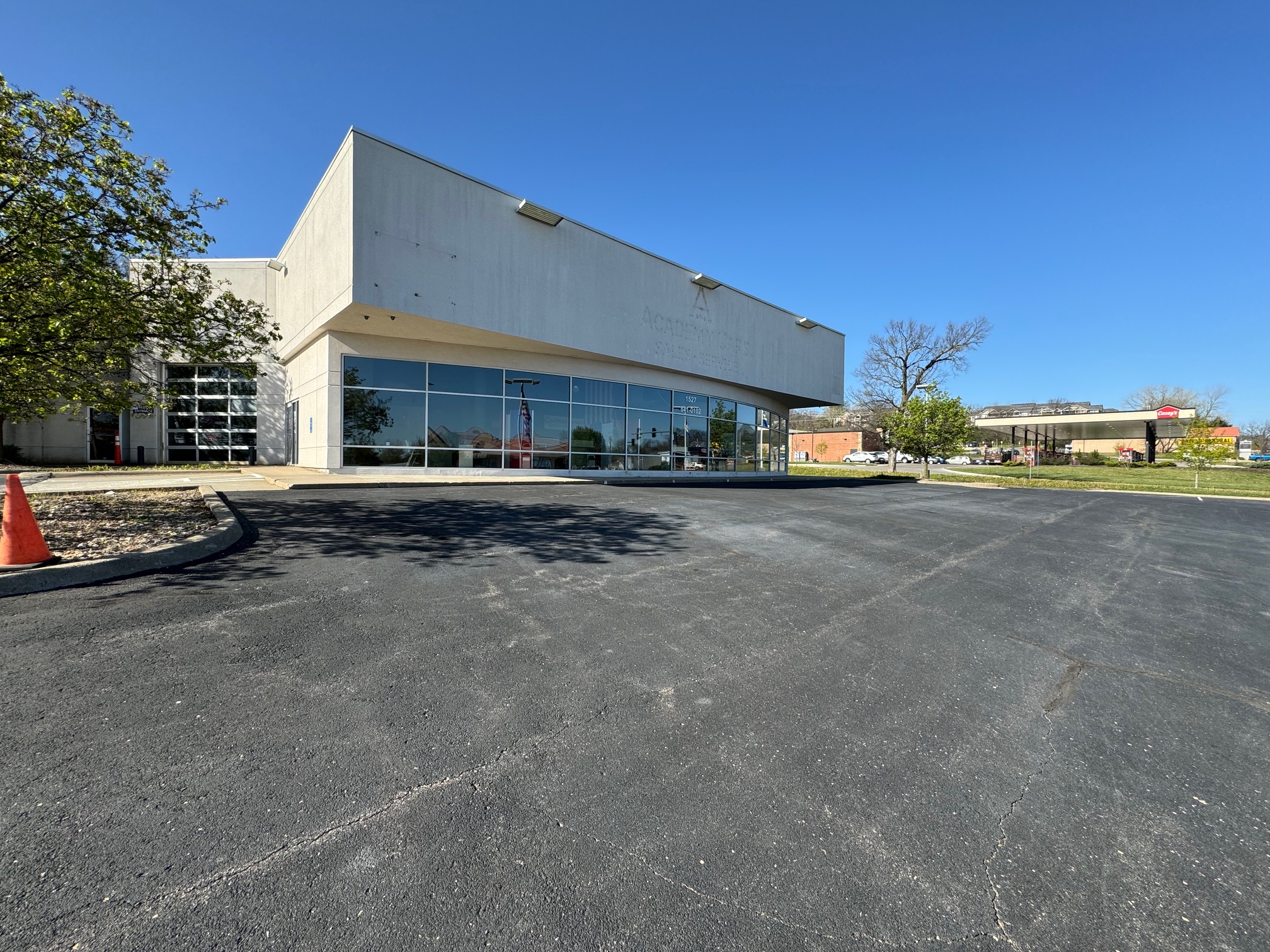 Town Talk Large used car dealership closes suddenly on Sixth Street